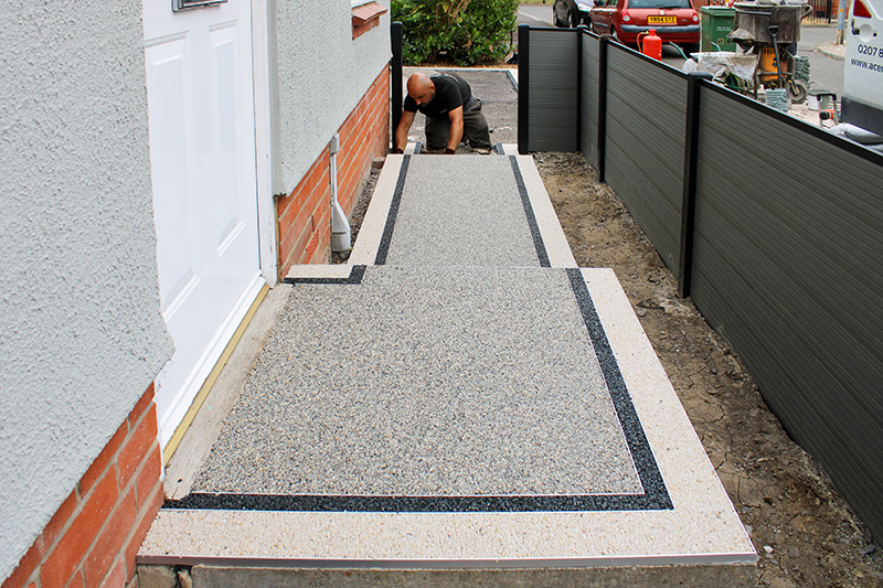 Resin-bound-path-with-black-border case study